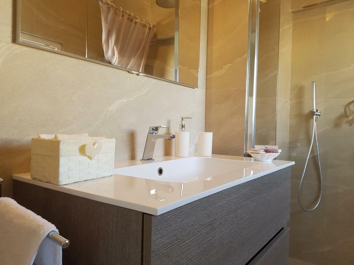 פולינאנו א מארה Pietra Di Luna Relaxing Private Terrace מראה חיצוני תמונה